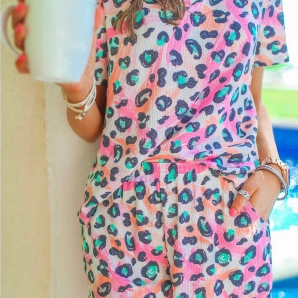 Living In Color Leopard Lounge Set - Picture 2 of 3